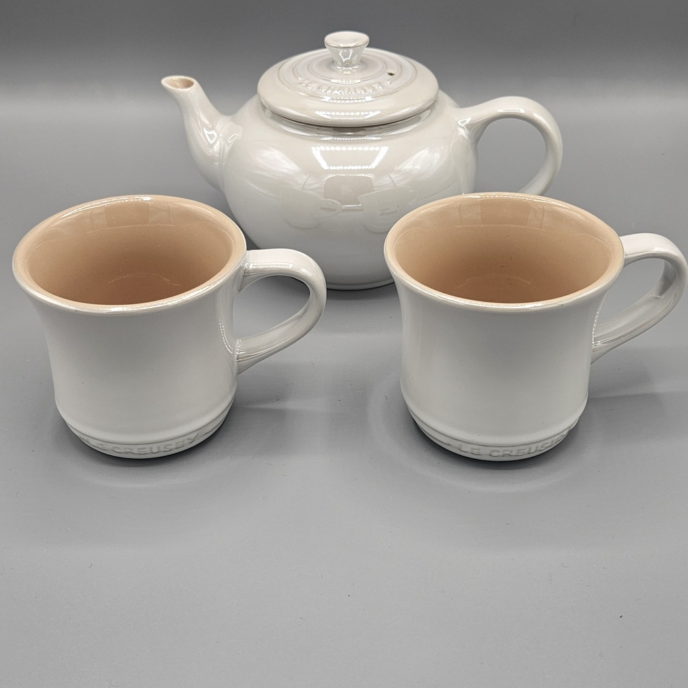 Le Creuset Pearly White Teapot & Mug Set